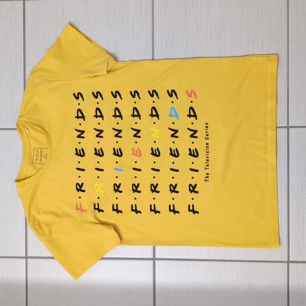 3/$25 NWOT Friends Graphic T Shirt